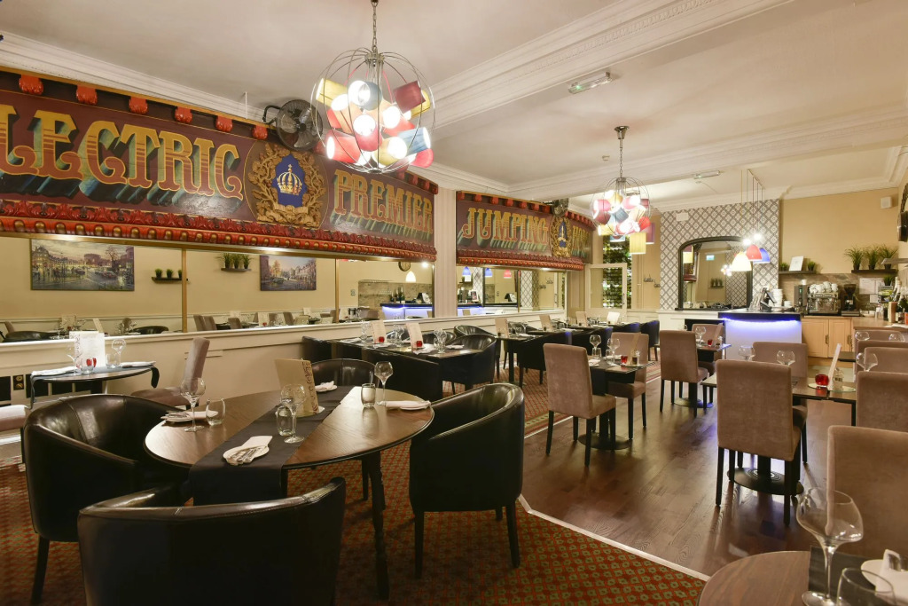 Crown & Mitre Hotel