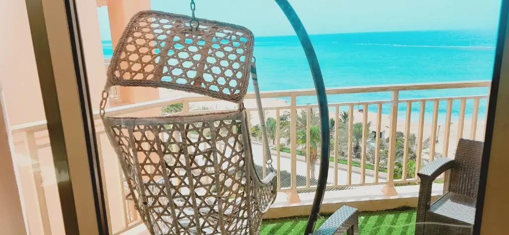 ريفان بيتش شقه 3 غرف على البحر يتطلب عوائل فقط