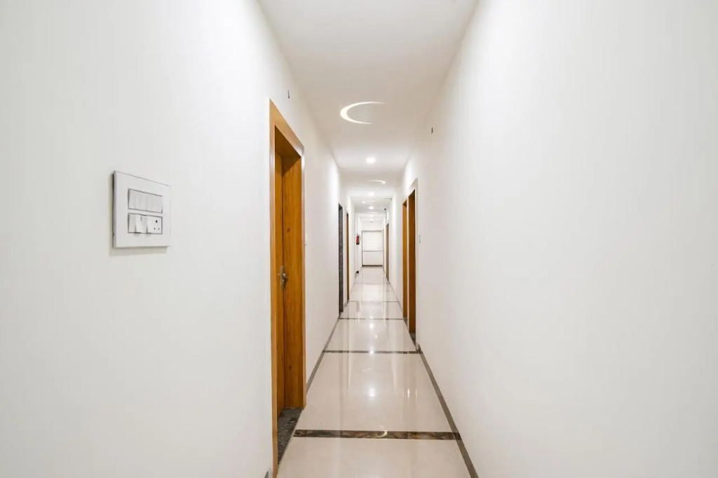 FabHotel Woodlark Inn