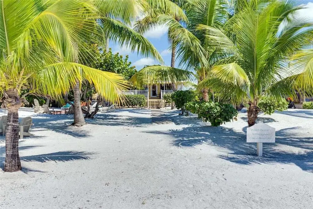 Tropical Paradise - Three Bedroom Home