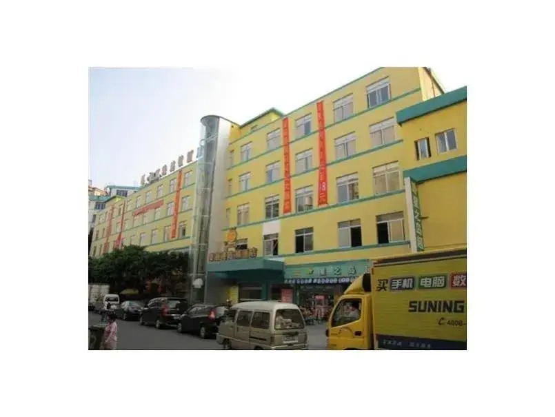 Moon Chain Hotel