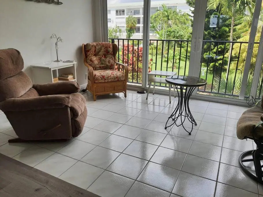 Contemporary 2-bed 2-bath condo