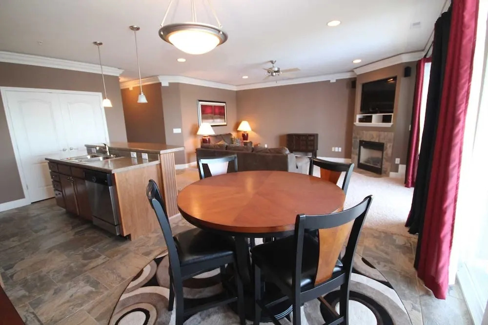 Lands End 654 - 2 Br Condo