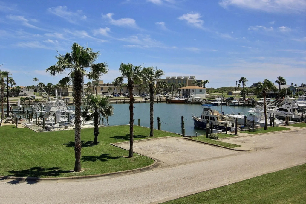 Channelview 107 in Port Aransas