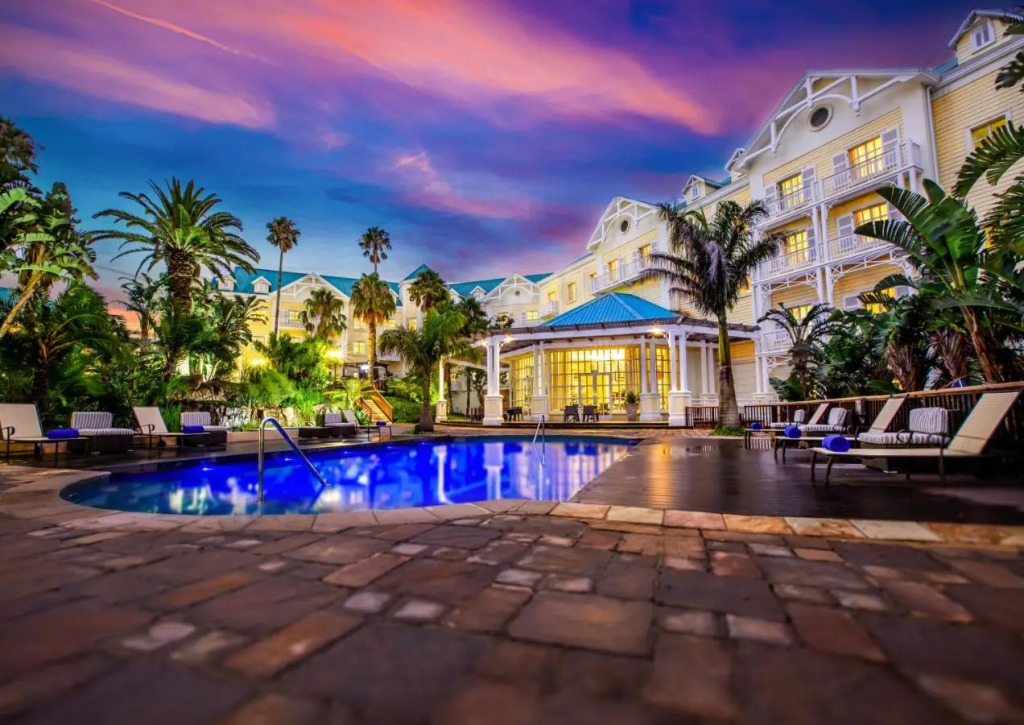 Hemingways Hotel