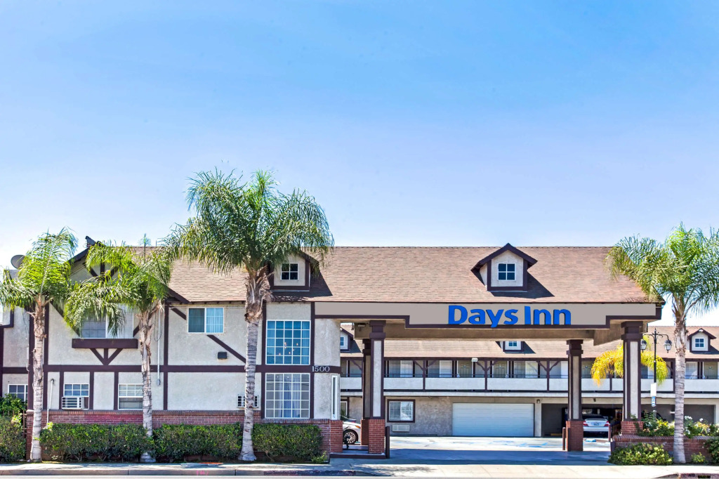 Cabana Inn & Suites