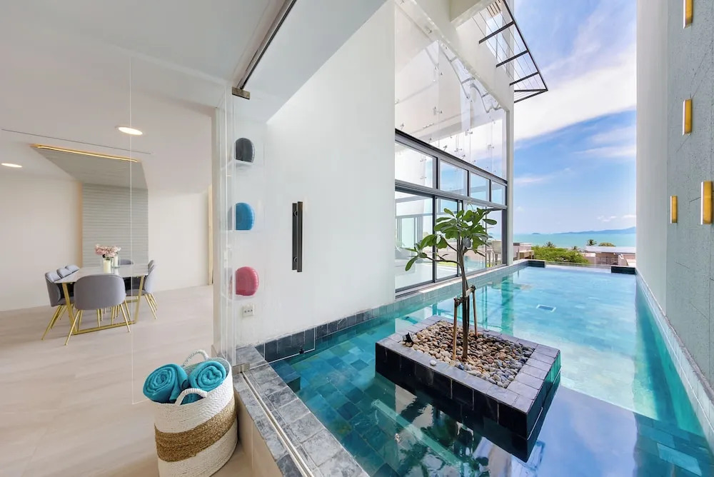 Massive 4 Bedroom with Cinema & Gym