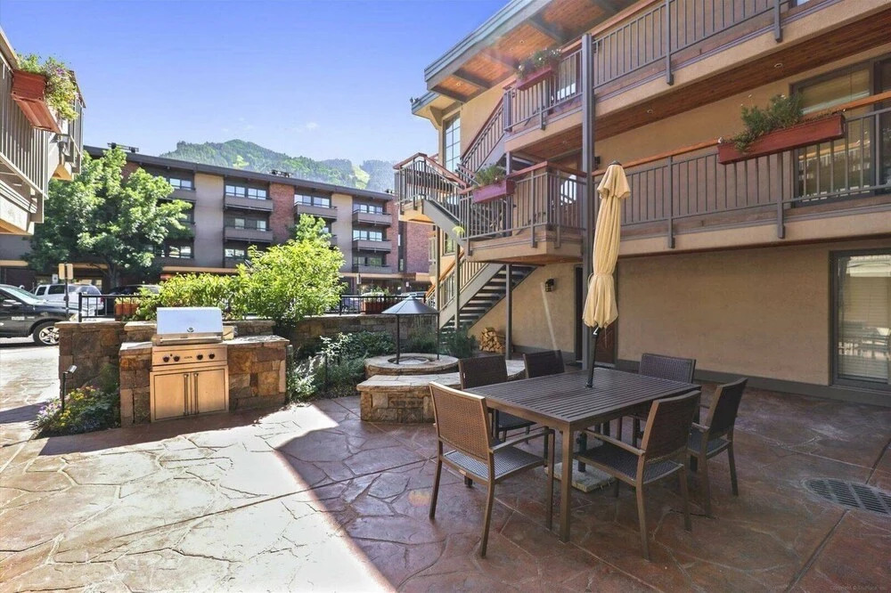 Luxury 3 Bedroom Vacation Rental in the Center of Downtown Just One Block From the Aspen Mountain Gondola