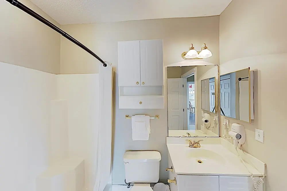 Sun-soaked Central Myrtle Beach W/ Pool 3 Bedroom Condo