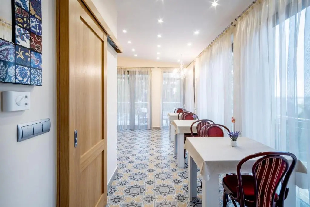 Kiss-Henézi Guest House