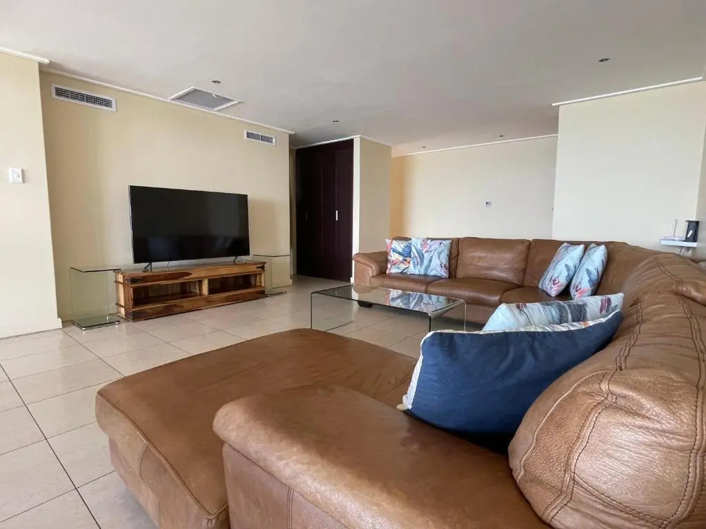 UMDLOTI - On the BEACH! Private & Central. Sleeps 8.