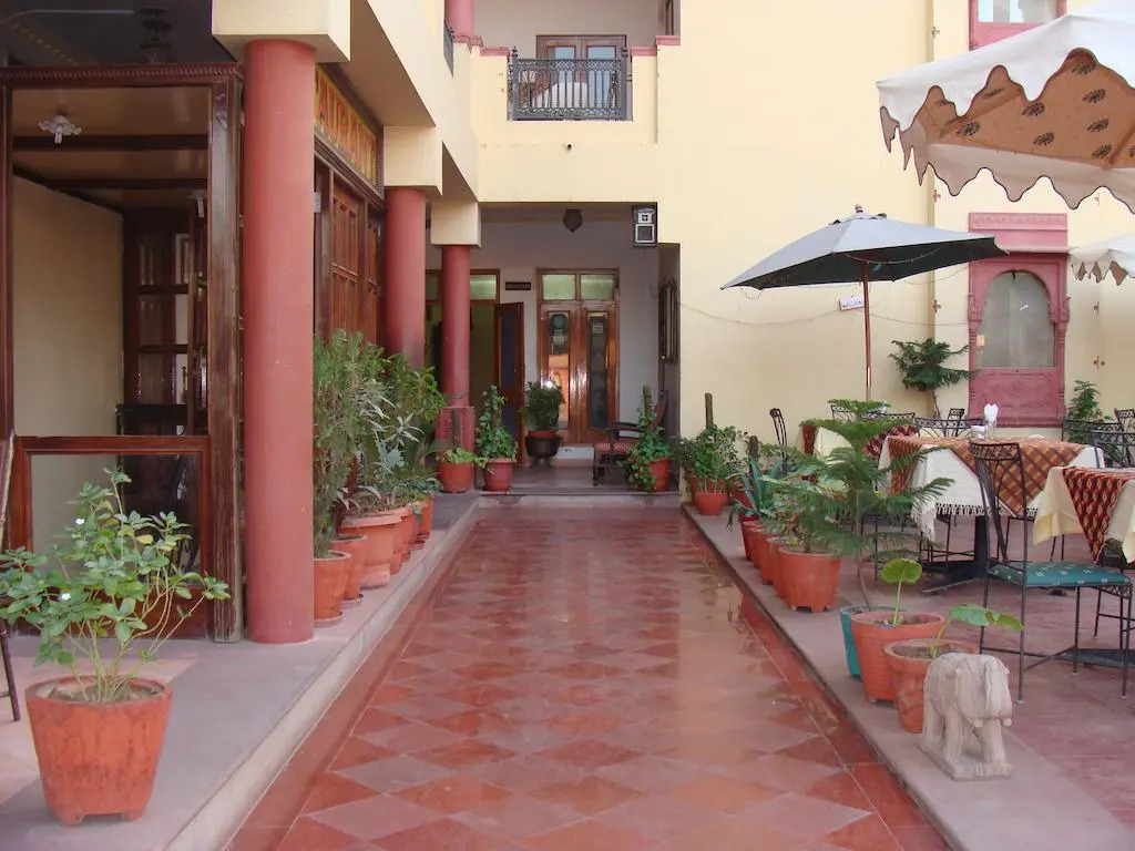 Hotel Desert Winds