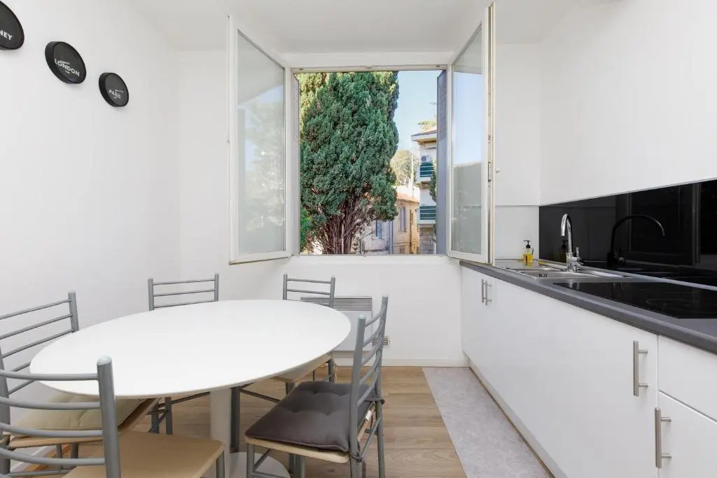 SuperCannes Center - Parking - Spacieux 70 Metres - Clim - Wifi