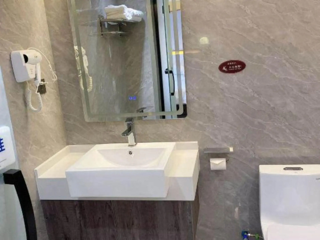 Guihe Yue Hotel(Guest World Plaza, Guigang High-speed Railway Station)