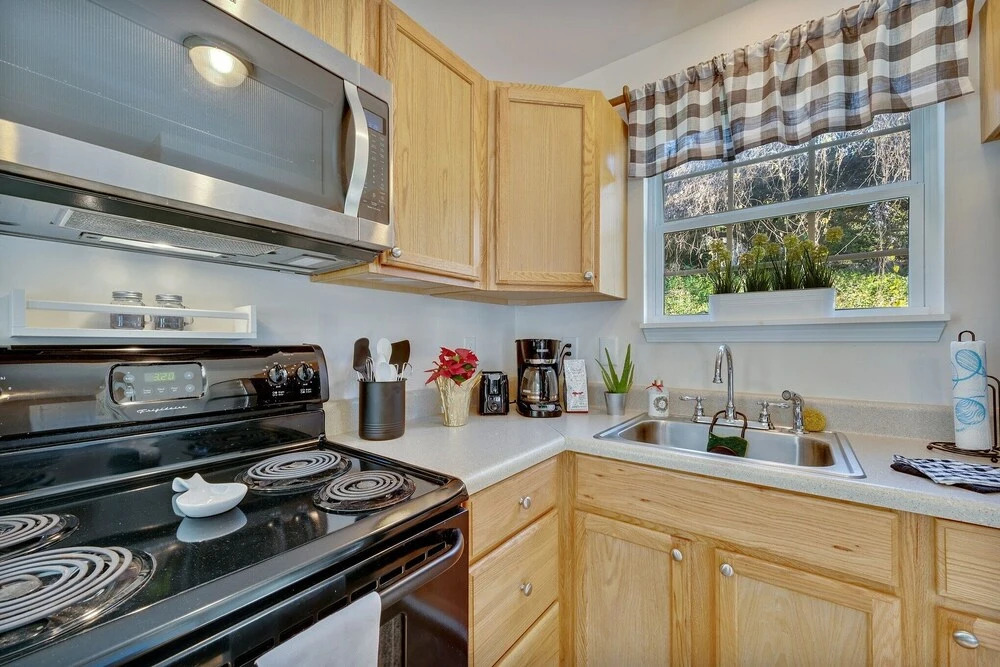The Holly House In Downtown Demorest 2 Bedroom Home by Redawning