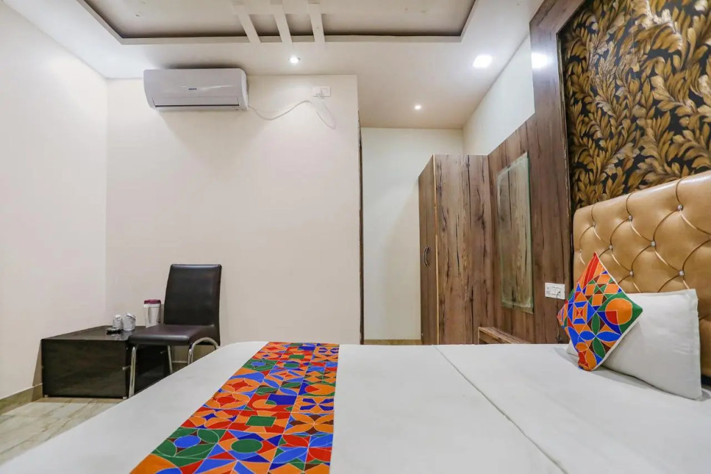 FabHotel Shri Ram Kashi