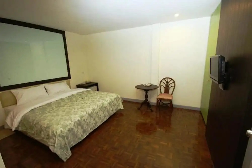 Nine Place BTS Ekamai – Hostel