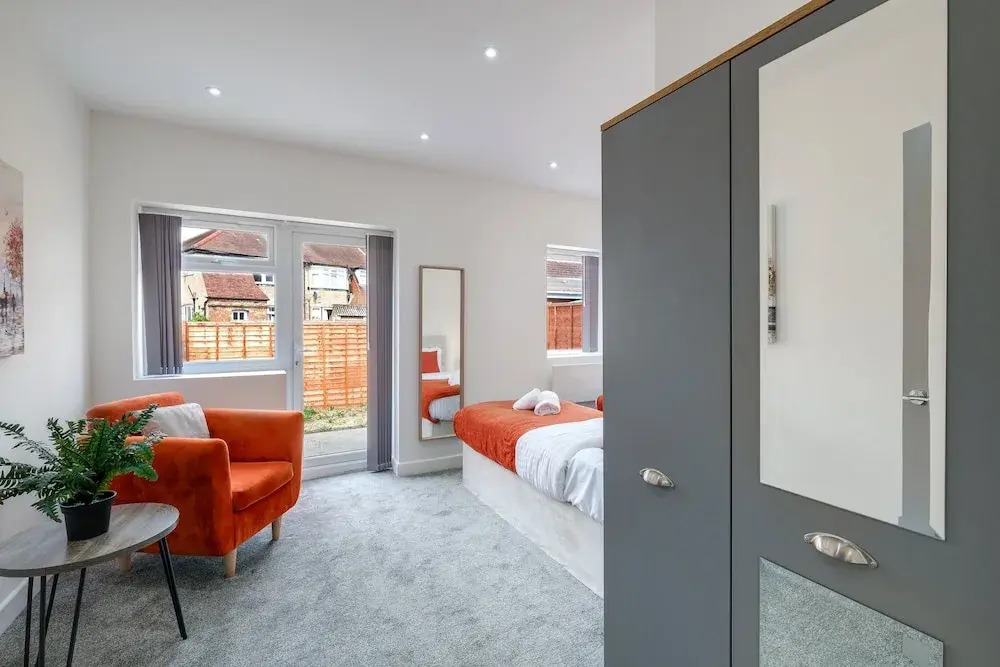 Newly Converted 2BDR 1BA APT in Hounslow