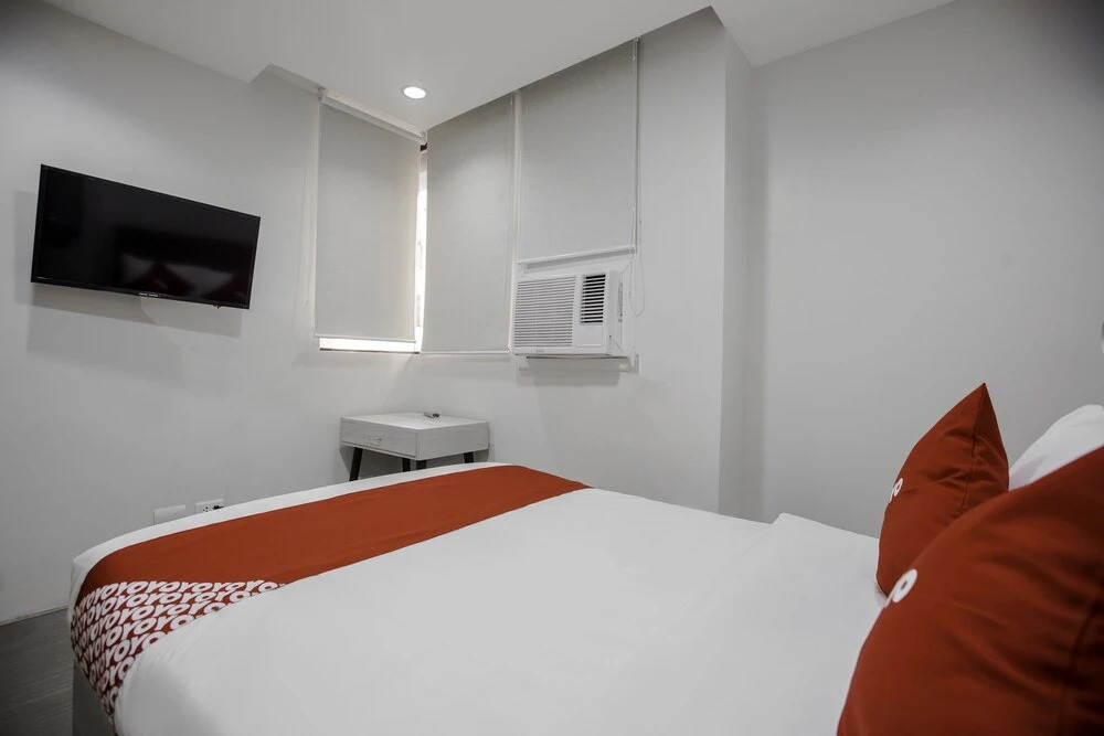 OYO 726 Sanchez Hotel