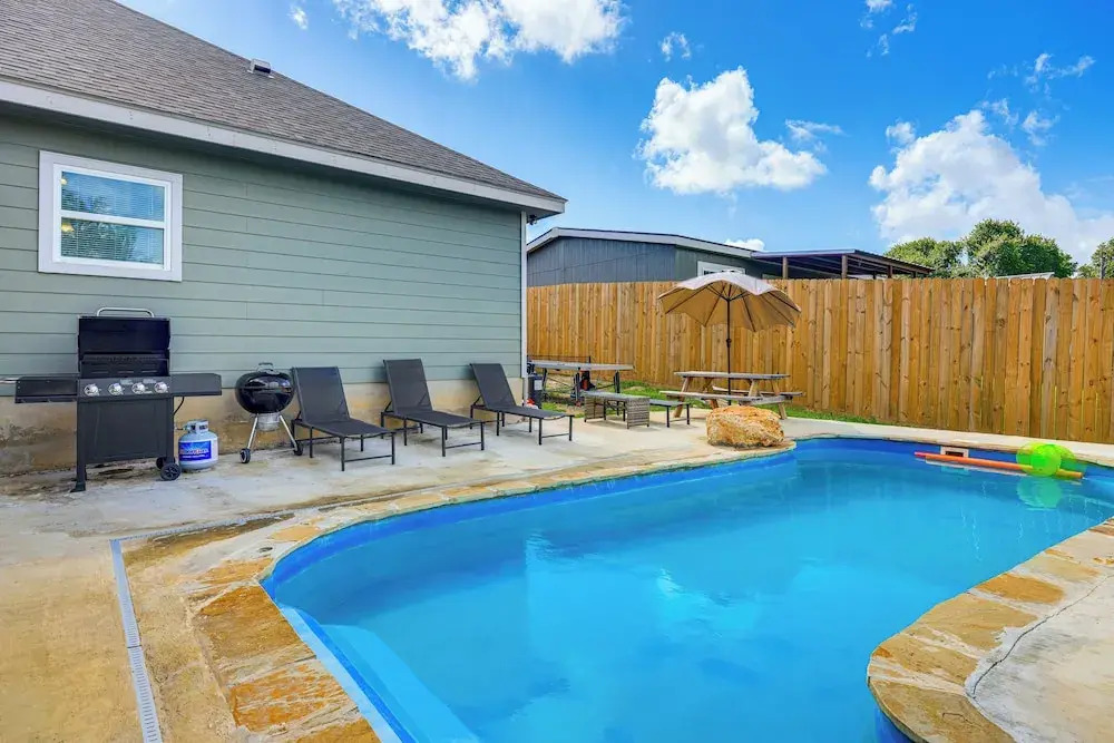Canyon Lake Home w/ Private Pool, Hot Tub & Sauna!
