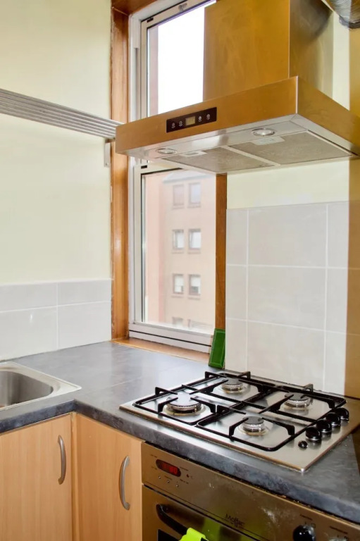 Cosy Two Bedroom Flat In Polwarth