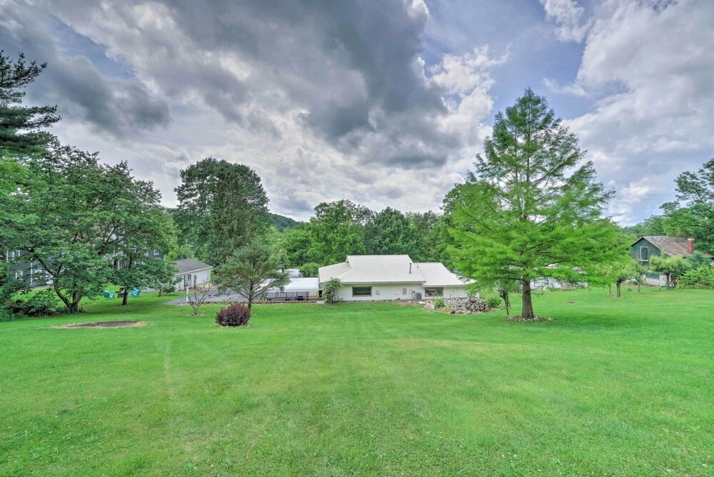 Quaint Zanesville Home w/ Game Room & Yard!