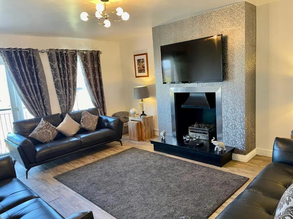 Luxury Portrush Holiday Homes - The Green, Portrush Sleeps 12 - 5 bedrooms