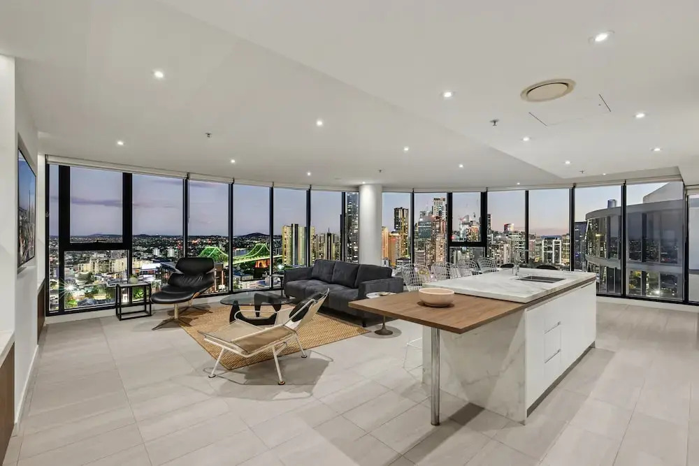 Fortitude Valley 3-bed, Top Floor + Bridge View