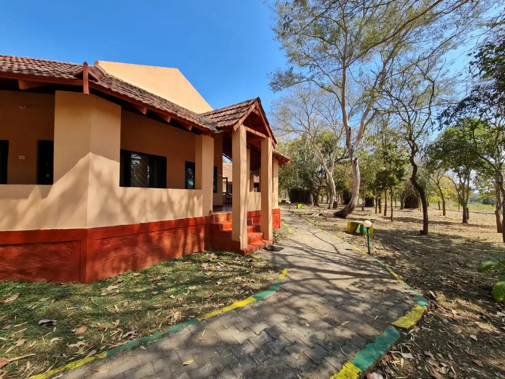 Country Club Wildlife Resort