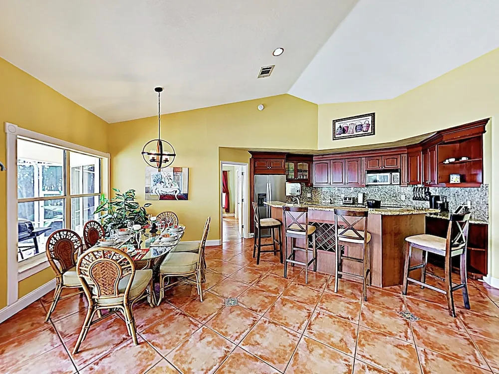 Riverfront Paradise W/ Caged Pool, Hot Tub & Dock 3 Bedroom Home