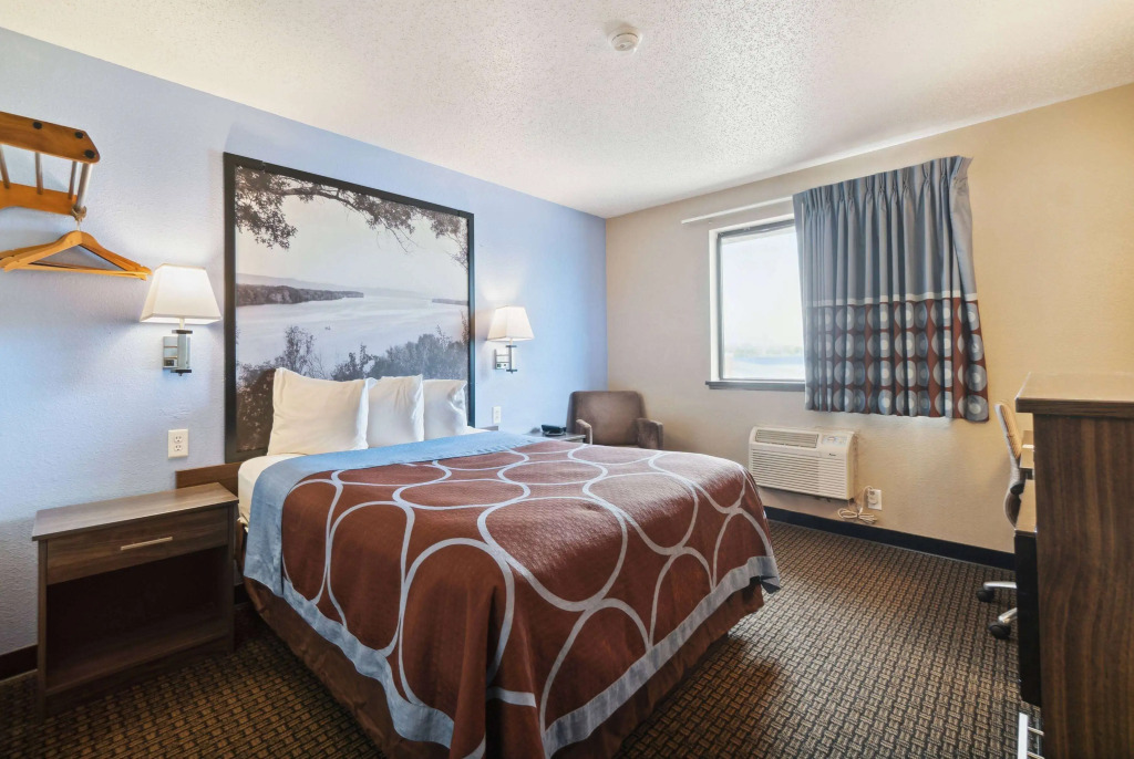 Super 8 by Wyndham Kenosha/Pleasant Prairie