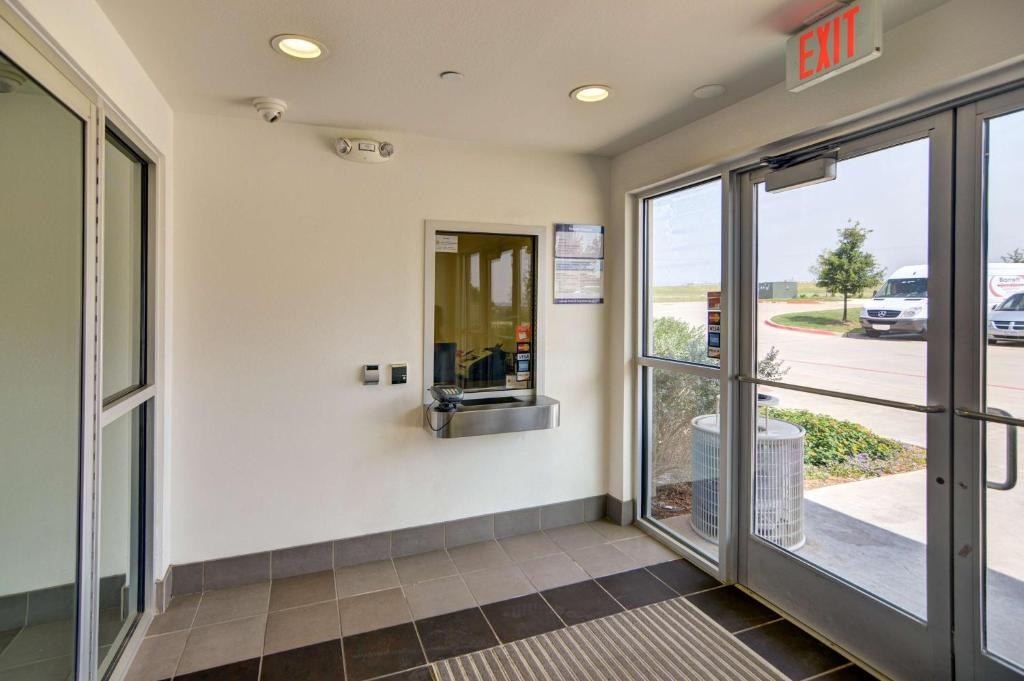 Motel 6-Roanoke, TX - Northlake - Speedway