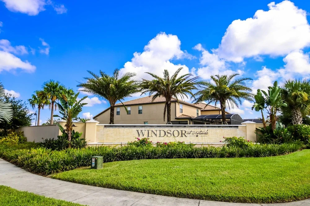 Amazing New TownHome 5 Bdr 4,5 Bath with Pvt Pool and Access to Clubhouse,15min from Disney