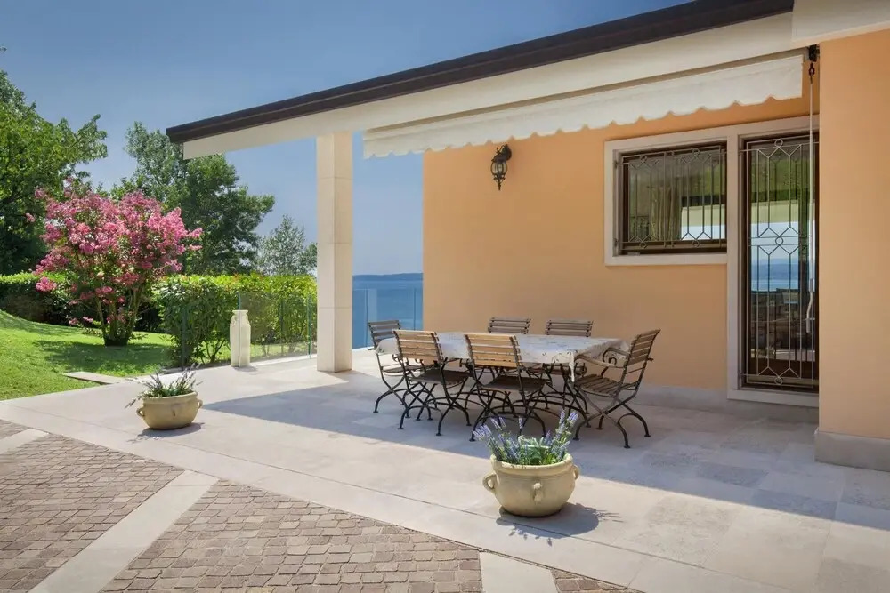 Villa Sybille - 8 Sleeps Pool and Lake View in Torri del Benaco