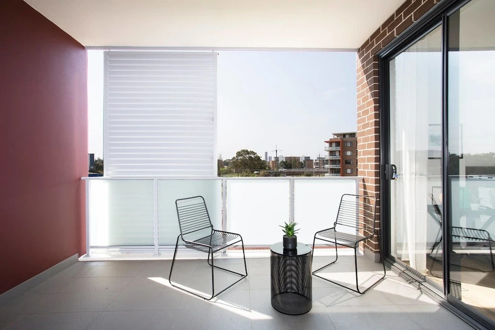 Designer Executive Apartment + Parking near Train