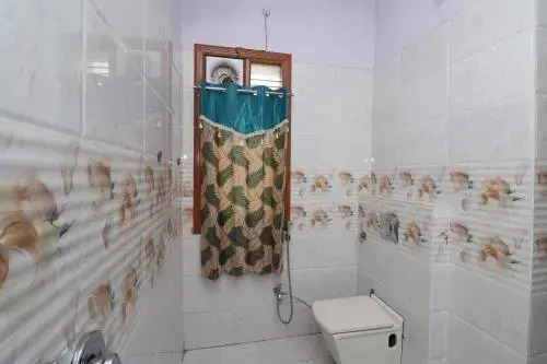 Love Guest House By OYO Rooms