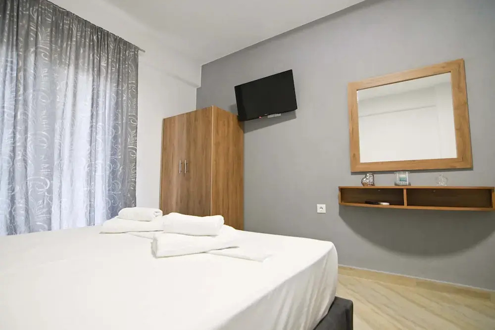 Aigli Garden Getaway, Steps From Vrasna Beach
