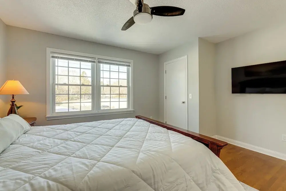 Niantic Duplex w/ Deck < 1 Mi to Beach + Boardwalk