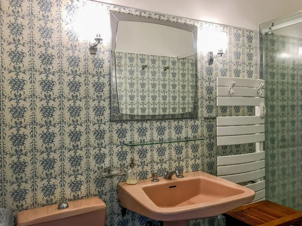 Authentic and beautiful one bedroom apartment with sea views