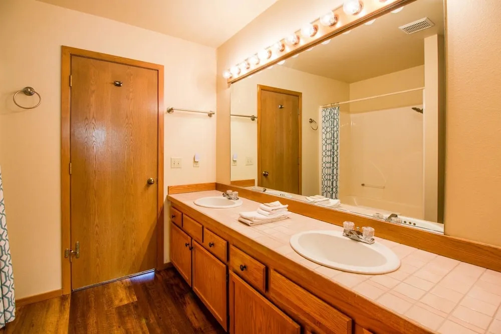 Skyline Condo 13