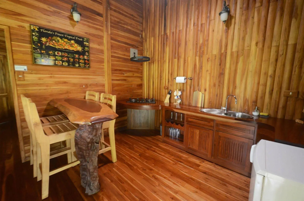 Macaw Lodge