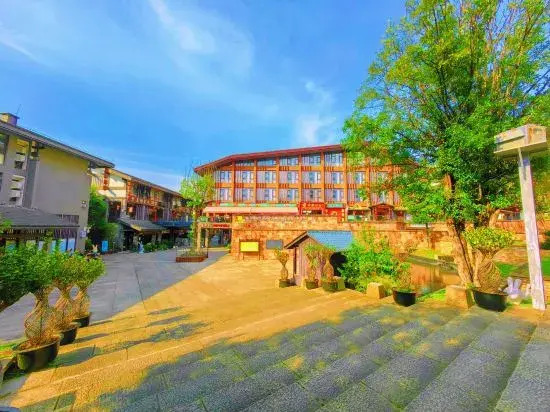 Mingyueshan Tangchi Hot Spring Hotel