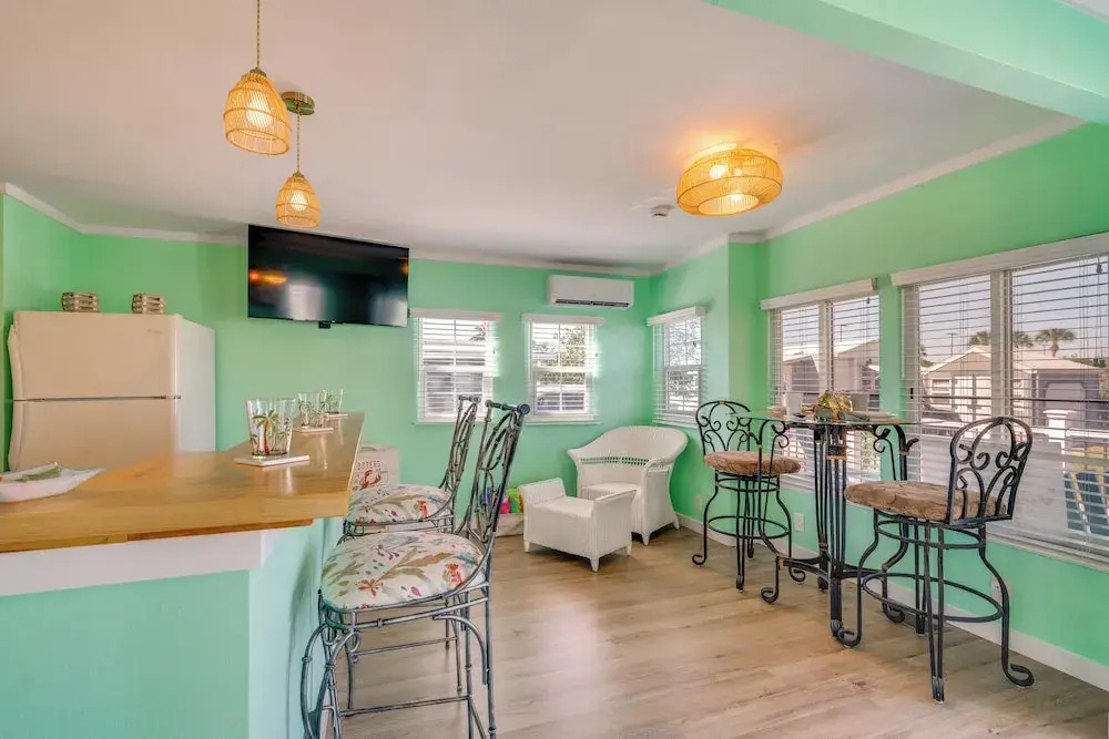 3 Mi to Gulf! Fort Myers Beach Gem w/ Pool Access