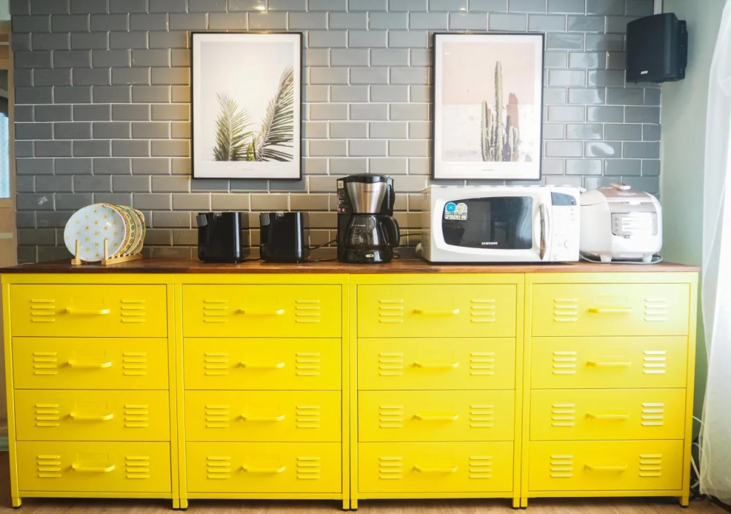 Yellow Guesthouse