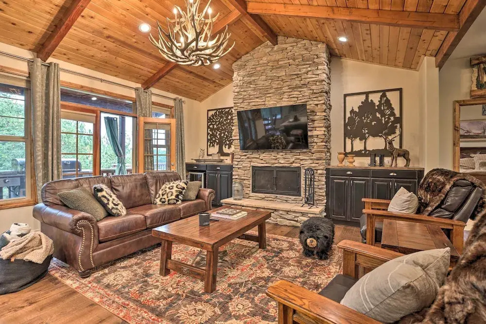 Near Bear Mountain & Big Bear Lake: Gem w/ Hot Tub