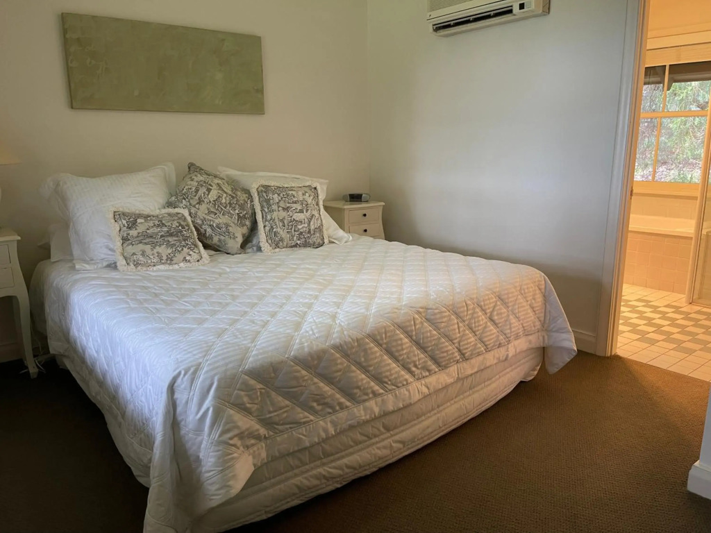 Villa Provincial Cypress Lakes Resort - 2 Bedrooms, 2 Private Ensuites, KING or SINGLE BEDS