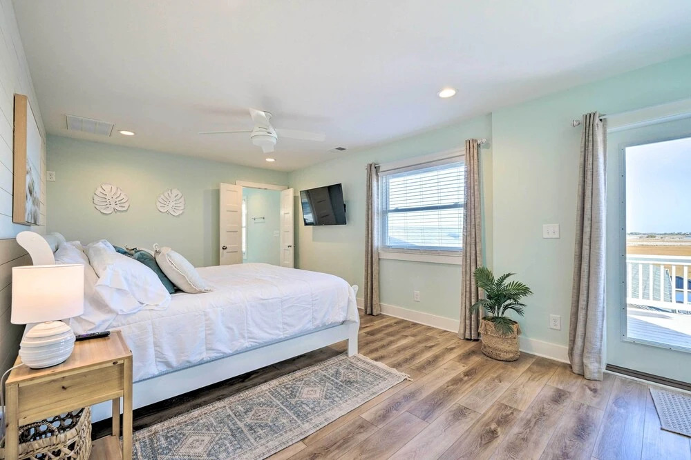 Stunning Surf City Home on Canal w/ Game Room!