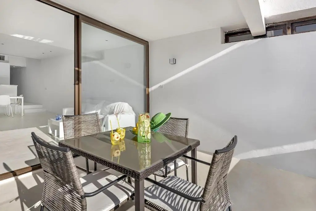 Beachfront apartment in Alcudia beach CB 3