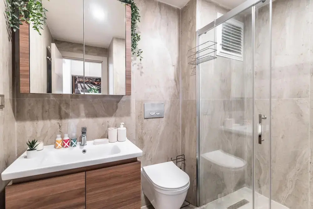 Central Studio w Balcony 10 min to Lara Beach