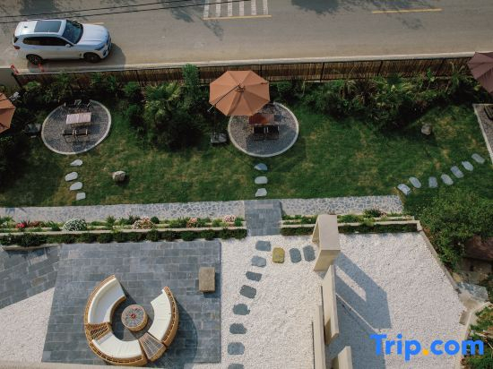 Tingshan Jiaoxia · Homestay: A Designer Riverside Mountain-View Retrea